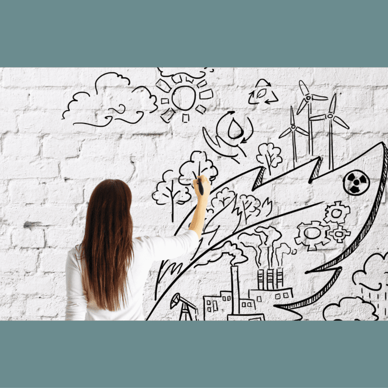 Eine Person mit langen Haaren steht an einer Wand mit dem Rücken zur Kamera. Sie zeichnet verschiedene Dinge unter anderem ein Blatt, die Sonne, Windkrafträder und eine Fabrik.
