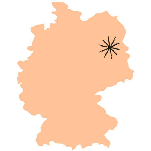 Deutschlandkarte auf ein Engagiert für Klimaschutz Logo Berlin kennzeichnet